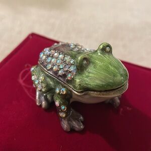 Frog trinket box